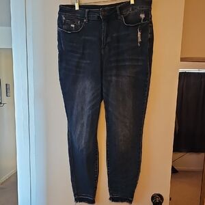 Judy Blue Washed Dark Indigo Ankle Skinny Jeans with Frayed Hem